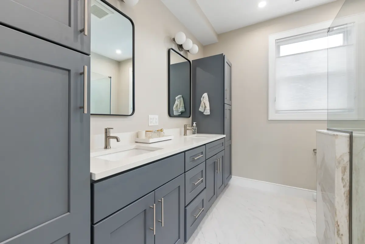 Double vanity in the primary bath